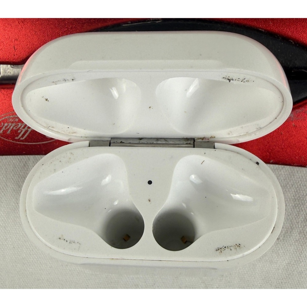 Apple AirPods 2nd Gen A2031 Wireless Earbuds with Charging Case White - Picture 6 of 7